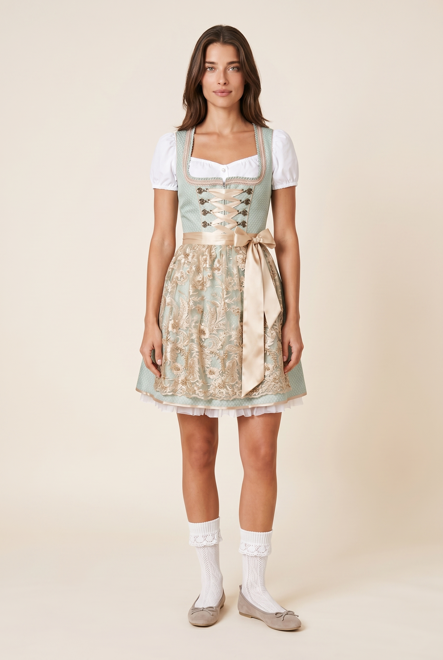 Dirndl Maite 50cm türkis Frontansicht ganzer Körper