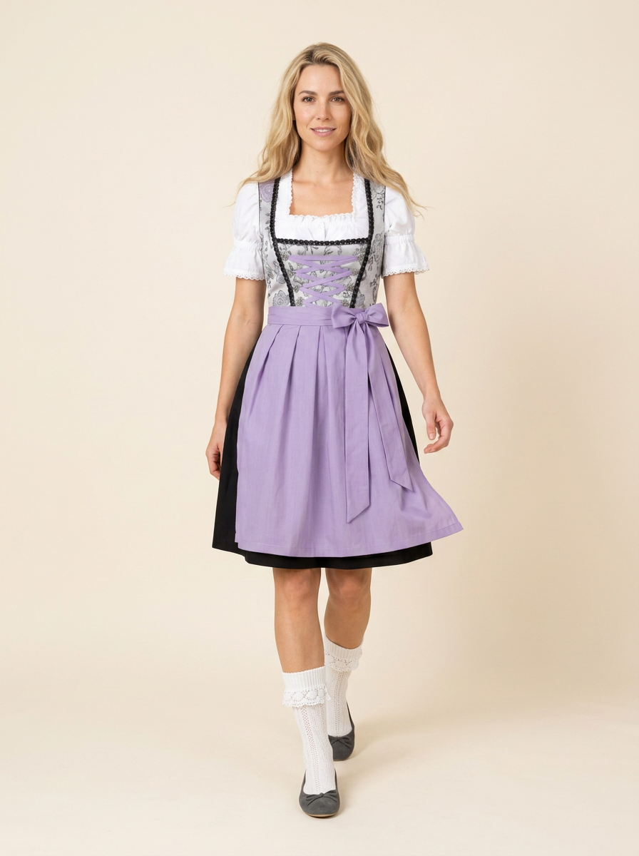 Dirndl Set Christina lila grau in Bewegung