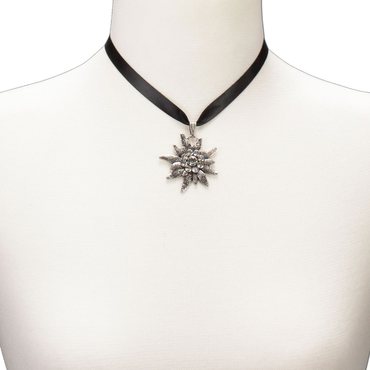 Collier traditionnel satiné Marlène noir