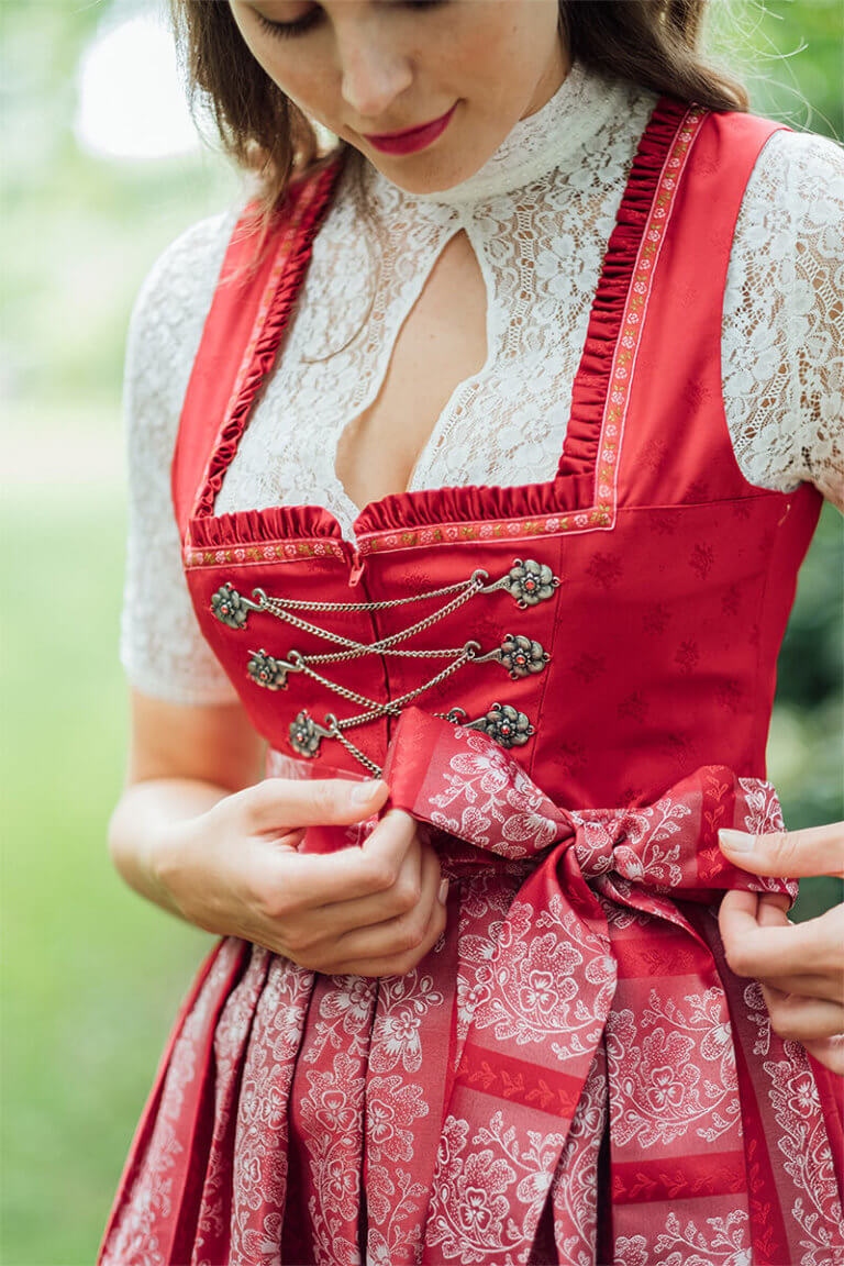 Das perfekte Dirndl Dekolleté zaubern: Alle Tipps und Tricks